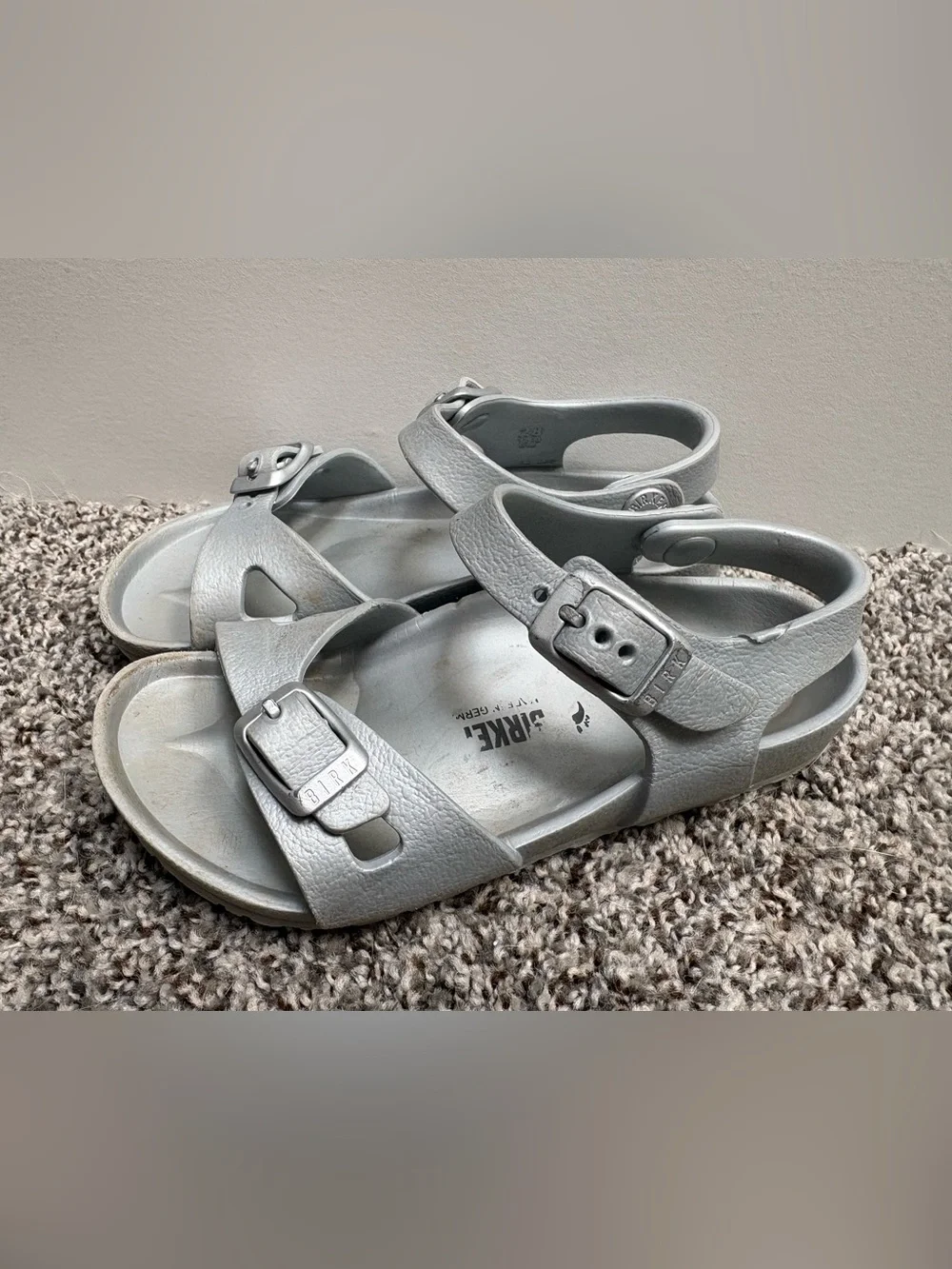 Birkenstock Waterproof Silver Textured Buckle Sandals Size 28 (10c)